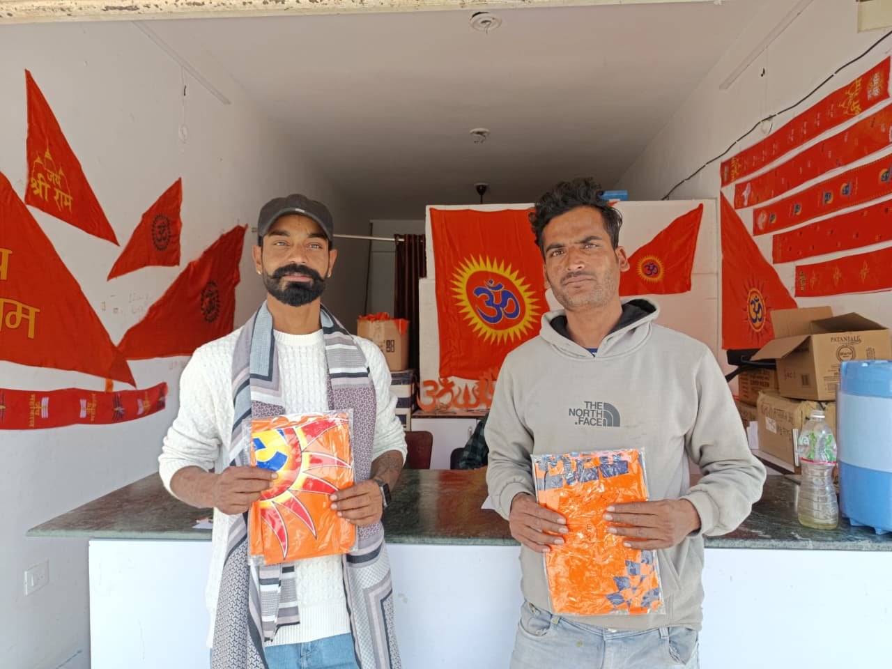 हमारे सम्मानीय भगवा धारी 